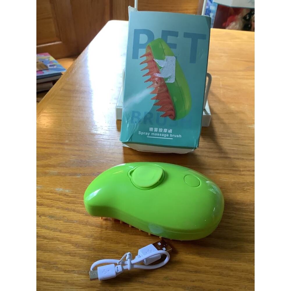 Pet Cleaning Steam Brush Cat Shedding Dog Spritz Comb NIB